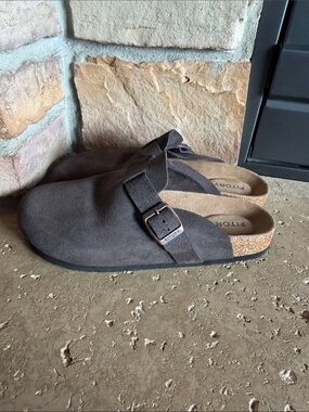 NWOT Men’s Suede Slide Sandals with Adjustable Buckle — Dark Brown